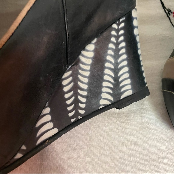 Vélez Wedge Pumps Colombian Made Size 8 - Picture 6 of 9